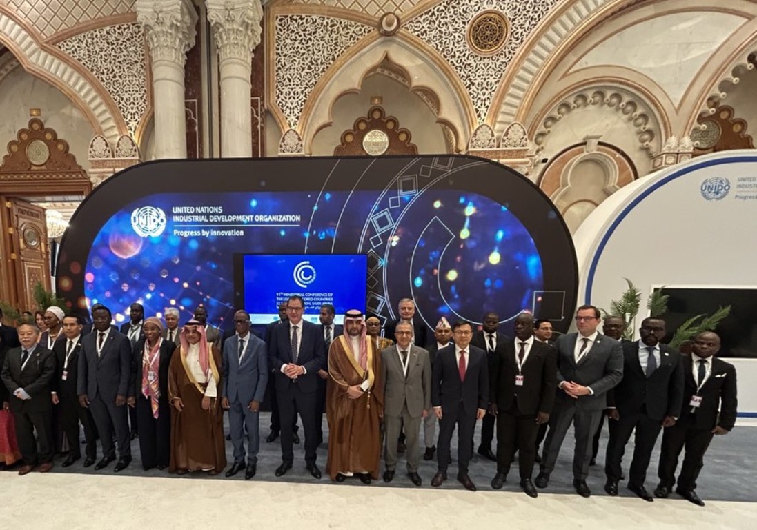 صورة عائلية في المؤتمر الوزاري الحادي عشر للبلدان الأقل نموا، الذي استضافته الرياض، المملكة العربية السعودية (تشرين الثاني/نوفمبر 2025)